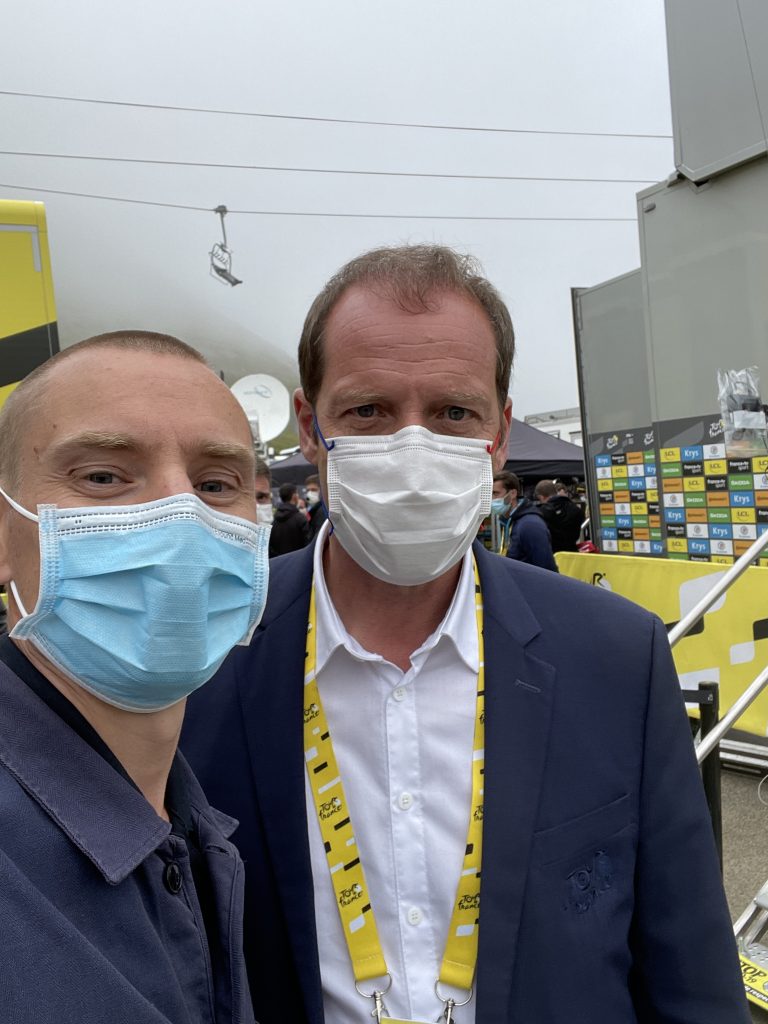 Christian Prudhomme och Niclas från Cykelwebbenpodden på Tour de France 2021.